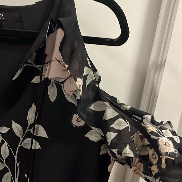 Floral Guess dress with open shoulder - Picture 5 of 7